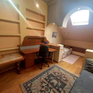 Терміново здаєтсься 1 кім в будинку для двох хлопців, Підлипники