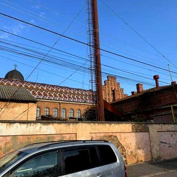 Масштабний будинок біля університету м. Чернівці