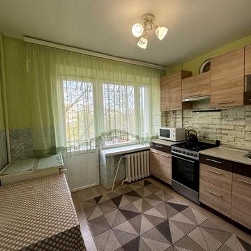 Оренда 2 кімнатна  квартира вул Г.Майдану ( біля парку Жовтневого )