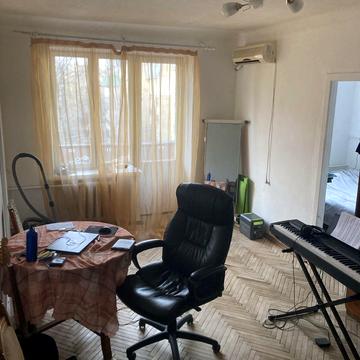 Набережно-Хрещатицька вул., 35