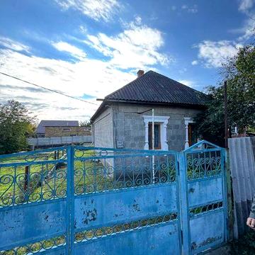 Продається будинок у зручному районі