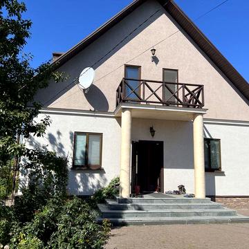 Продаж котеджу в тихому місці