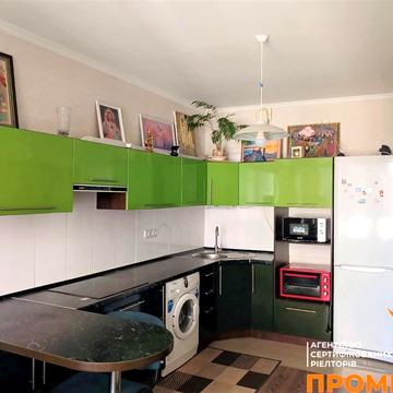 Анни Ахматової вул., 34