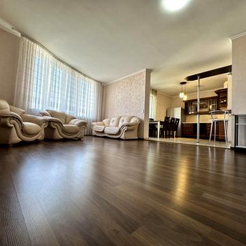 Дніпровська набережна вул., 19-В