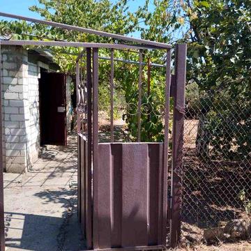 Продам дачу на Юбилейном,земли 6 сот,цена 14т,торг
