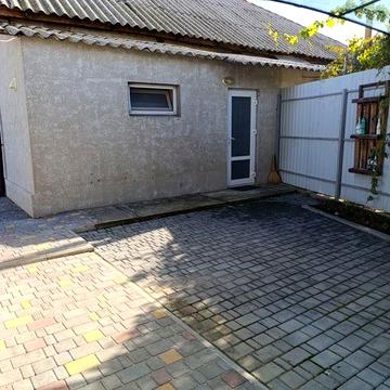 Продам  двухкімнатну квартиру в центрі по вул.Миру.