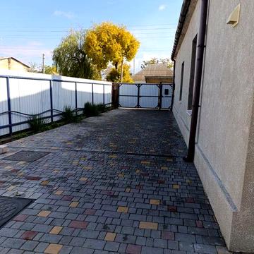 Продам  двухкімнатну квартиру в центрі по вул.Миру.