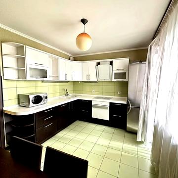 Європейського Союзу просп. (Правди), 31-А