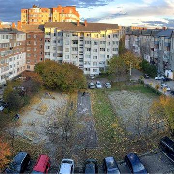 Продаж дворівневої квартири на Виставці