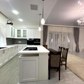 Садова вул., 1б