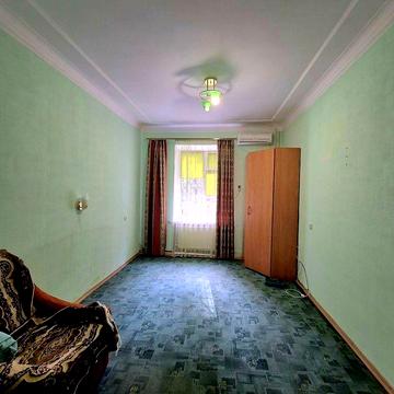 Продам 2-х кімнатну квартиру,  центр міста!