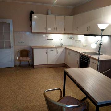 Оренда 3кв. 102м. Вул. АхматовоЇ 45 Метро 10 хв пішки .ТРЦ RIVER MALL