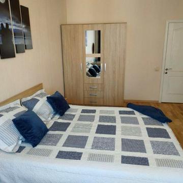 Оренда 3кв. 102м. Вул. АхматовоЇ 45 Метро 10 хв  пішки .ТРЦ RIVER MALL