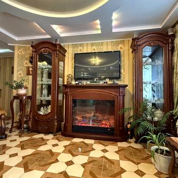 Продам 4-к квартиру в центрі з ремонтом!!