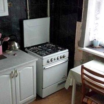 Цена снижена! Продам 2х комнатную квартиру (сталинка) 57 м2,  Центр
