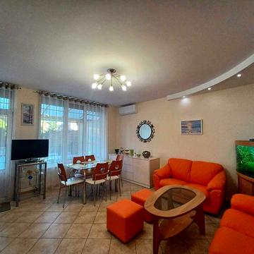 Довгосторкова оренда таунхауза з сонячною електростанцією