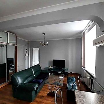 Здється  2х кімнатна студія в центрі міста