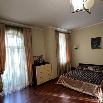 ТЕРМІНОВО! Велика 2-кімнатна квартира (67кв.м) М.Золоті ворота