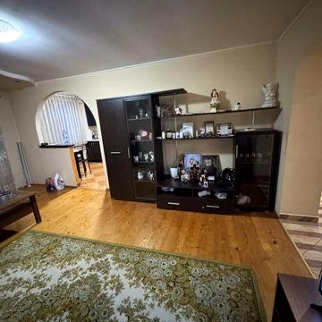 Центер м.Виноградів трикімнатна