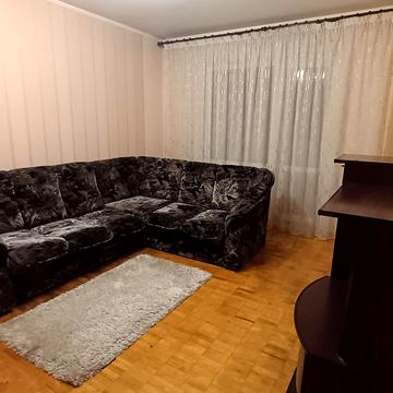 Каштанова вул., 8-Б