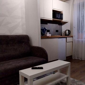 Празька вул., 8