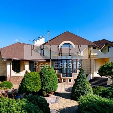 Центральна вул.