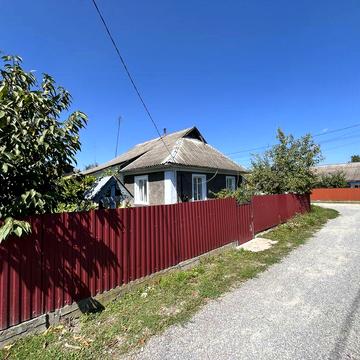 продається будинок в селищі Дунаївці