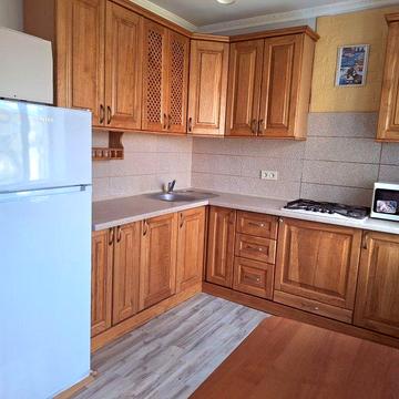 2к кв з ремонтом, Безручка, метро Нивки, Берестейська