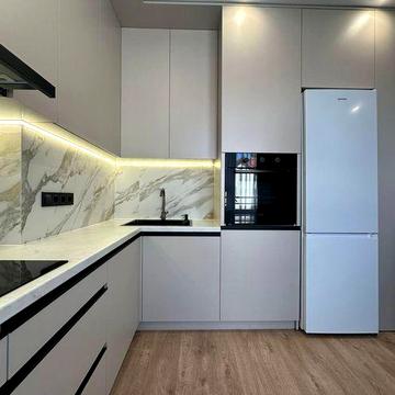 Продам нову 1-кімнатну квартиру з хорошим ремонтом, поруч Щасливе