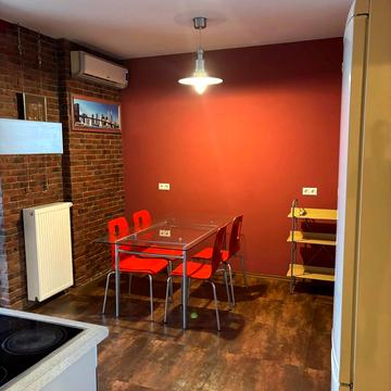 Дніпровська набережна вул., 1-А