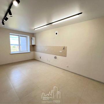 Продам простору 2-кімнатну квартиру поряд з центром міста!