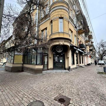 Базарна вул., 32