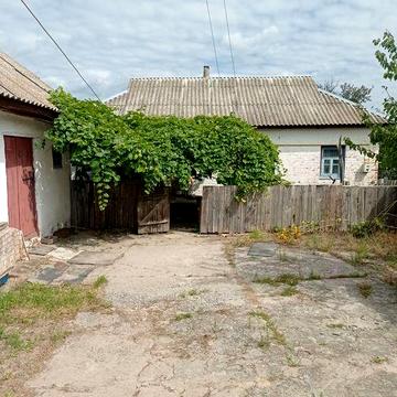 Газифікований будинок біля міста. Село Якубівка.