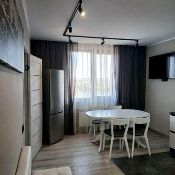 Сдам видовую уютную 1к квартипу 42м евроремонт. Гидропарк