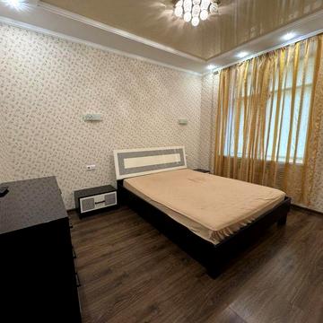 Гарна 2 кімнатна квартира на вул В. Перспективна. центр