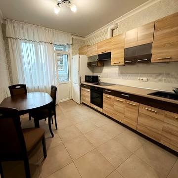 Академіка Глушкова просп., 9-В