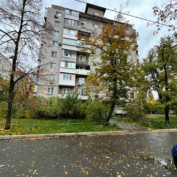 Трехкомнатная Тычины срочно сдам квартиру