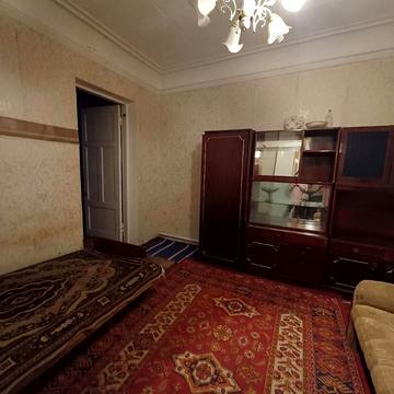 Середня вул., 33