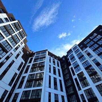 Продаю квартиту в центральній частині міста поряд озера