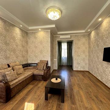 Оренда 2- во кімнатної квартири в центрі міста , район Площі