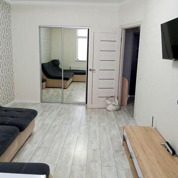 Сдам уютную  1 комн в Кадоре на Сахарова