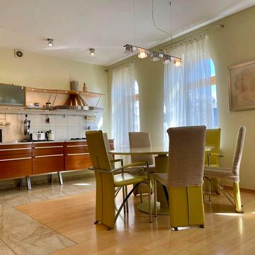 Продаж квартири 248 м², вул.Хмельницького 80, Золоті ворота