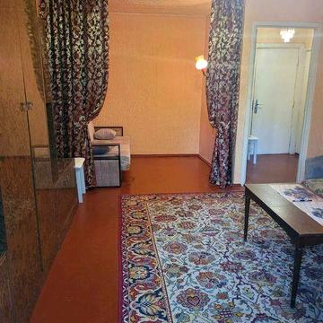 Продам 1-квартиру пр.Миколи Бажана Ревуцького  метро Харківська поруч!