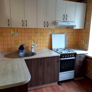 Металургів вул., 13