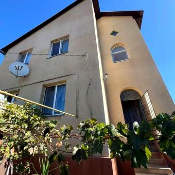 Дом 2 этажа на участке 6 соток. Пригород Черноморска.