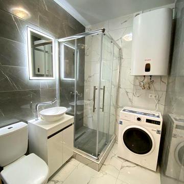 Квартира з новим ремонтом, меблями та технікою в ЖК закритого типу