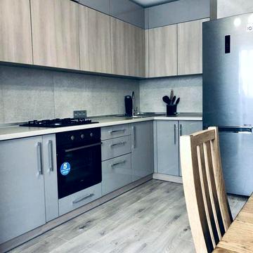 Вільна гарна квартира в новому будинку, світло не вимикають