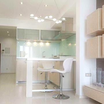 Затишна сучасна світла студія на 9-й станції Великого Фонтану