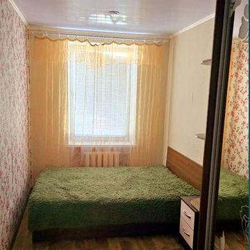 Продам 2-х кімнатну квартиру - центр,з меблями і автономкою !