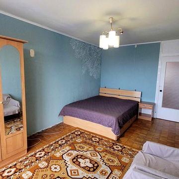 вул. К. Р. Мстиславовича (Г. Жмаченка) буд.12. Метро Дарниця 7 хв.